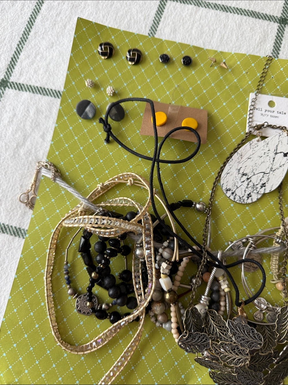 Assorted Jewerly - Picture 3 of 5